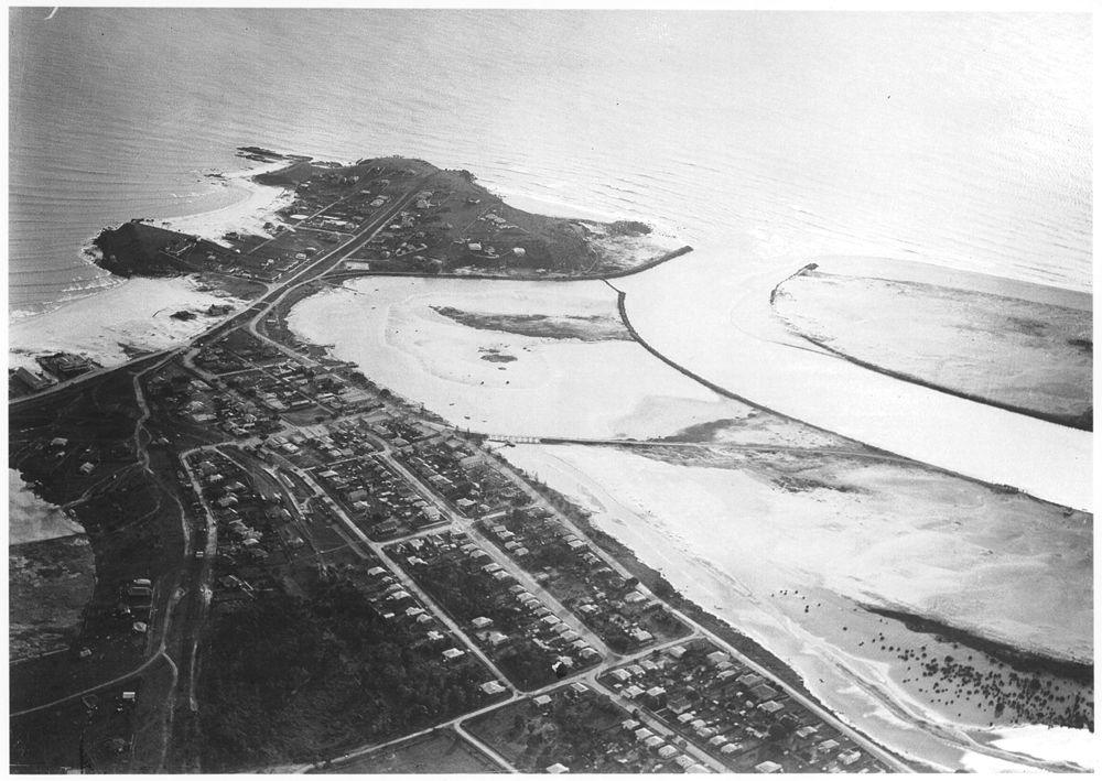 Aerial of Tweed Heads and Coolangatta - Circa 1935 - 1000x709.png